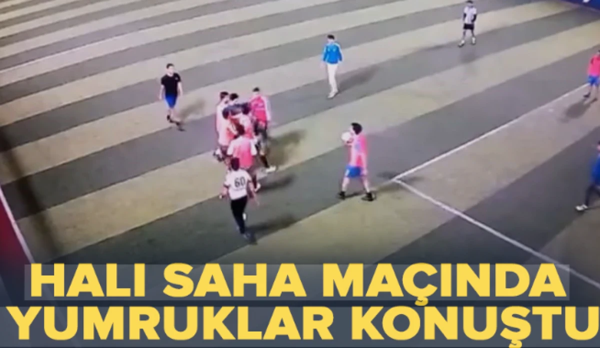 Stres atmak i&ccedil;in gittikleri halı saha ma&ccedil;ında yumruklar konuştu           