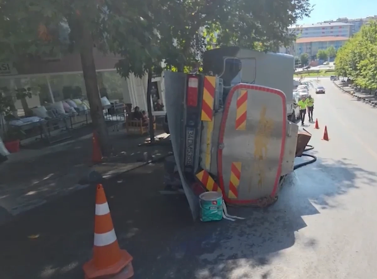 Su tankeri dehşet sa&ccedil;tı! Kaza sonrası şof&ouml;r olay yerinden ka&ccedil;tı