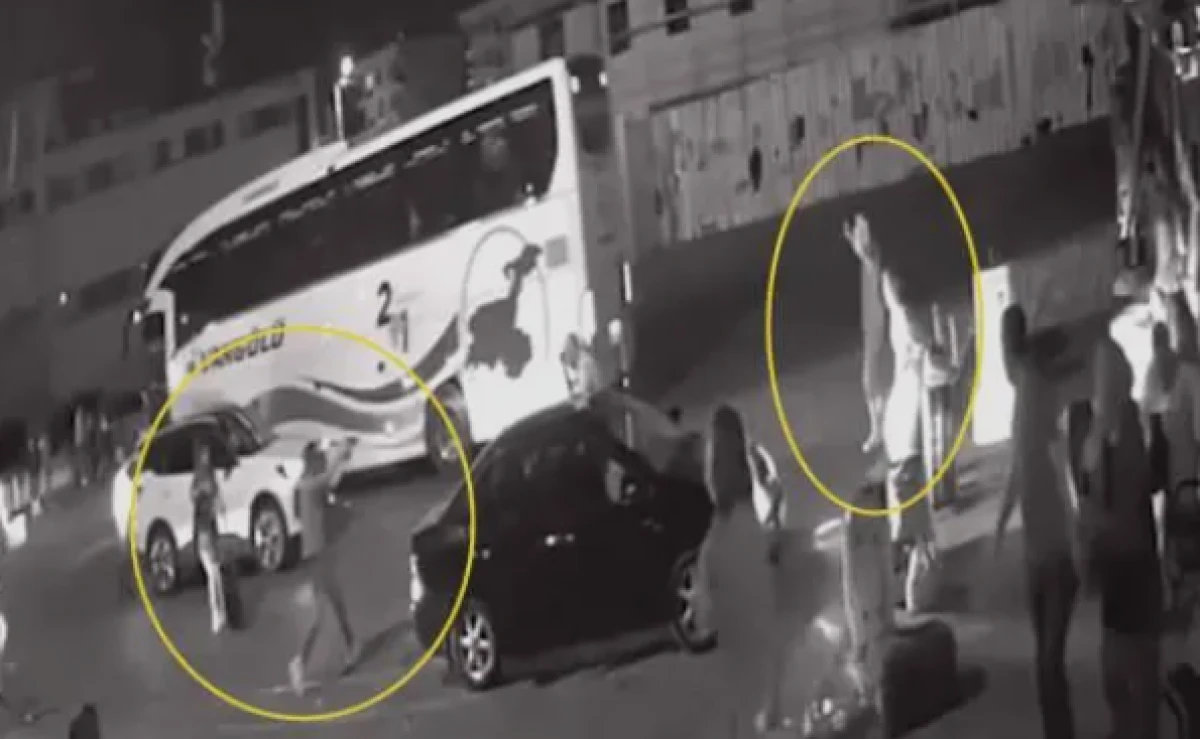 Sultanbeyli'de DEAŞ &uuml;yesi ş&uuml;pheli ile ekipleri &ccedil;atışma anı g&ouml;r&uuml;nt&uuml;leri ortaya &ccedil;ıktı