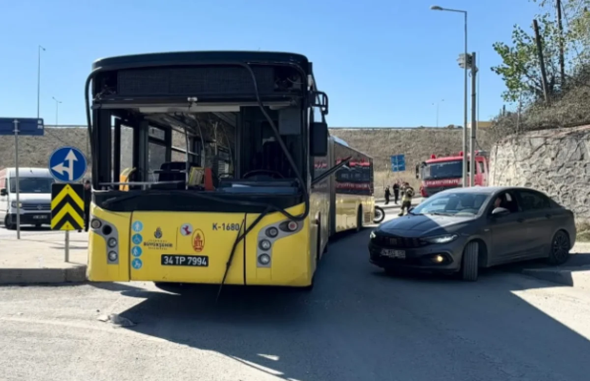 Sultangazi'de İETT otob&uuml;s&uuml; duvara &ccedil;arptı: Yaralılar var!