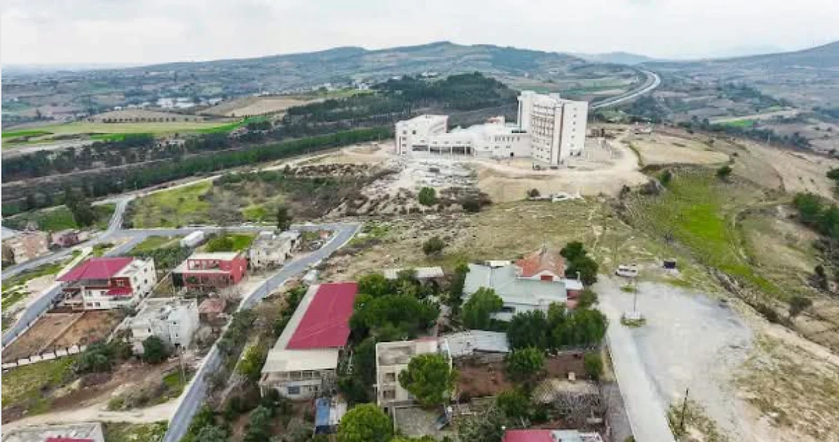 TAKBAŞ&rsquo;TA M&Uuml;LK, İMAR VE FET&Ouml; OKULU SORULARI! BURHANETTİN KOCAMAZ&rsquo;A 4 KRİTİK SORU