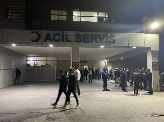 Tarım işçilerini taşıyan minibüs devrildi: 15 yaralı 