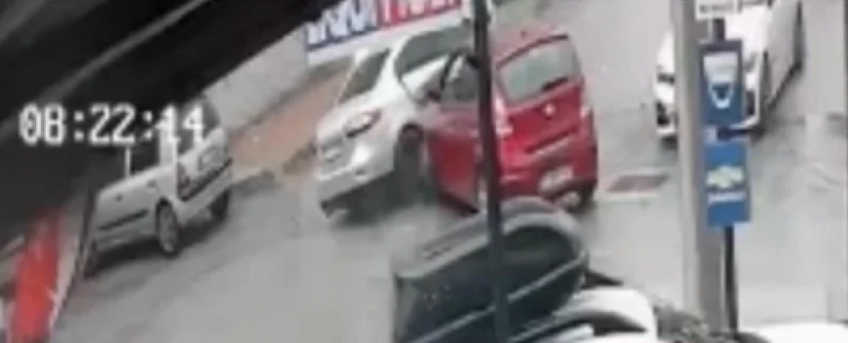 Tarsus&rsquo;ta İki Ara&ccedil; &Ccedil;arpıştı                                 