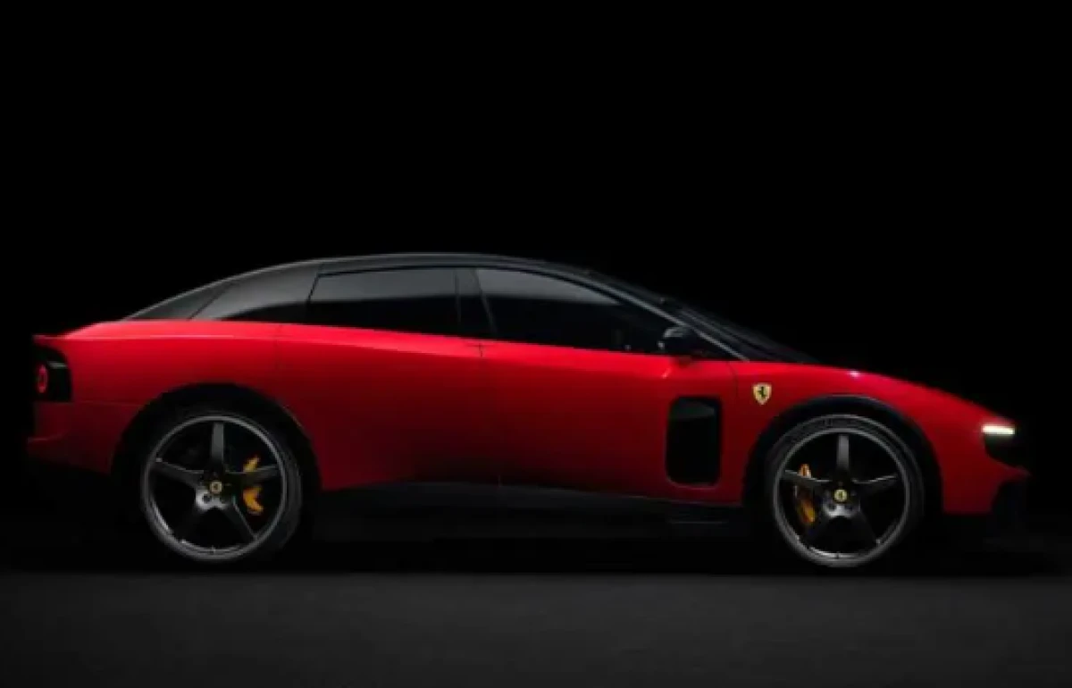 Tasarımıyla tartışıldı! İşte ilk elektrikli Ferrari rekor fiyata satıldı