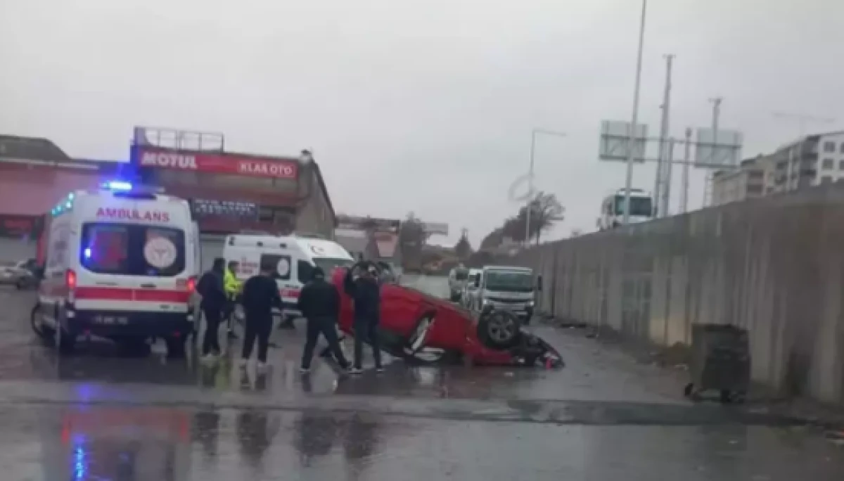 Tatvan’da otomobil köprülü kavşaktan uçtu!      