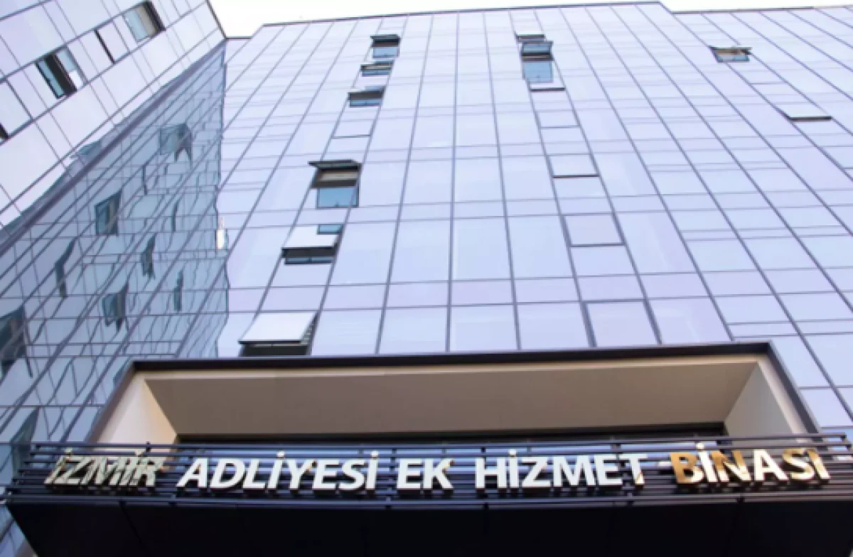 Telefonunda film izlerken hayatının şokunu yaşadı! Banka tazminat &ouml;deyecek