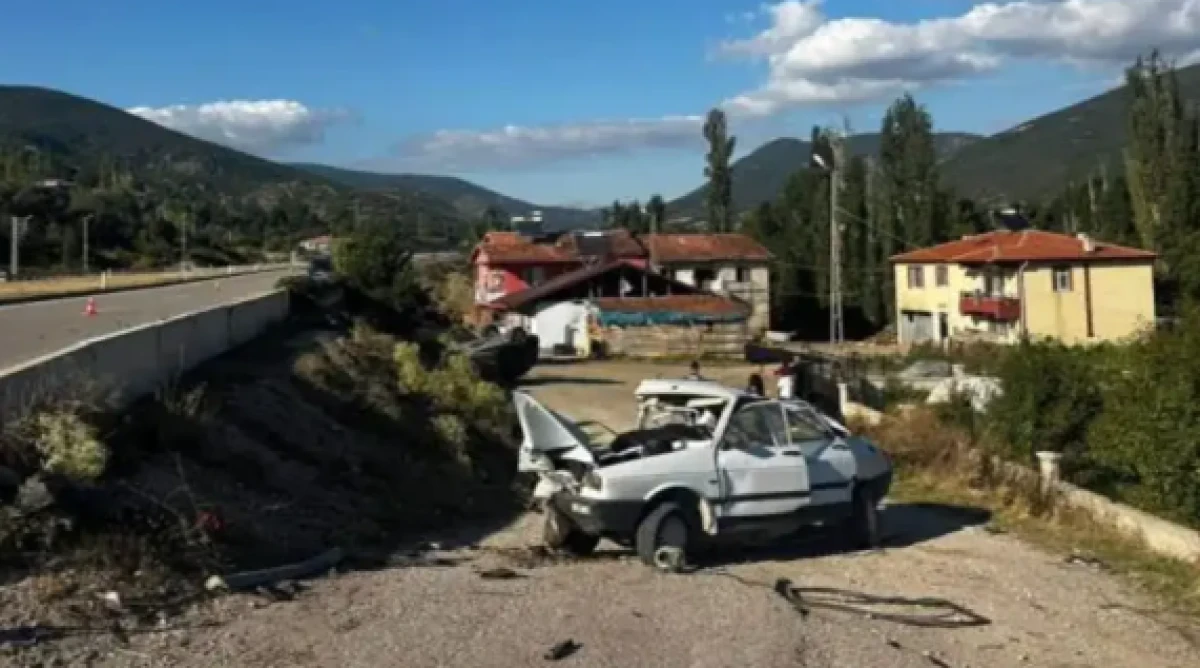 Tokat'ta iki otomobil &ccedil;arpıştı: 1 &ouml;l&uuml;, 3 yaralı
