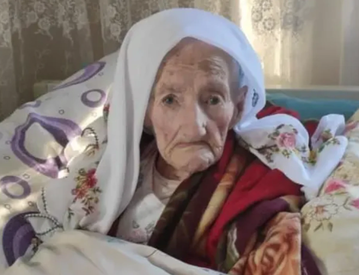 Torununun torununu g&ouml;rd&uuml;! Salli ninenin yaşını &ouml;ğrenen maşallah diyor