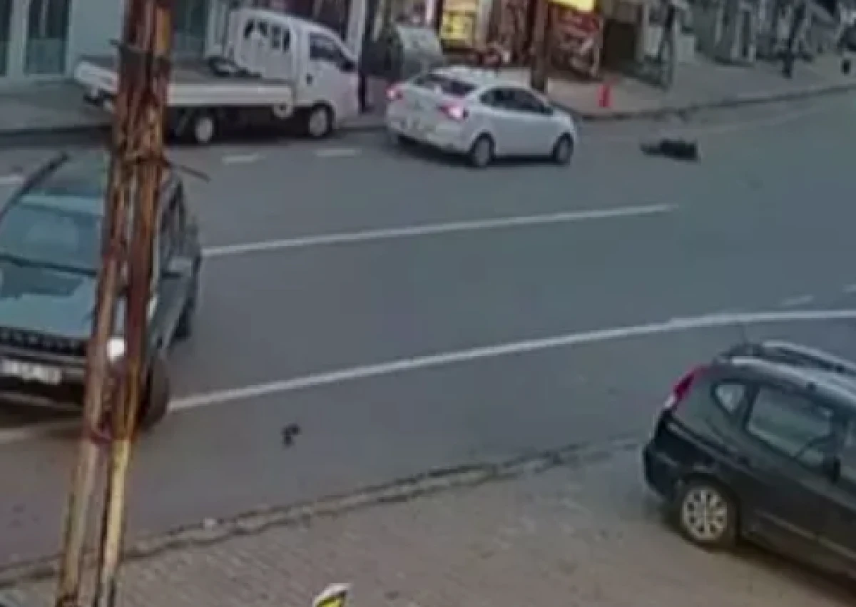 Trabzon&rsquo;da otomobilin &ccedil;arptığı gen&ccedil; kadın metrelerce savruldu! 