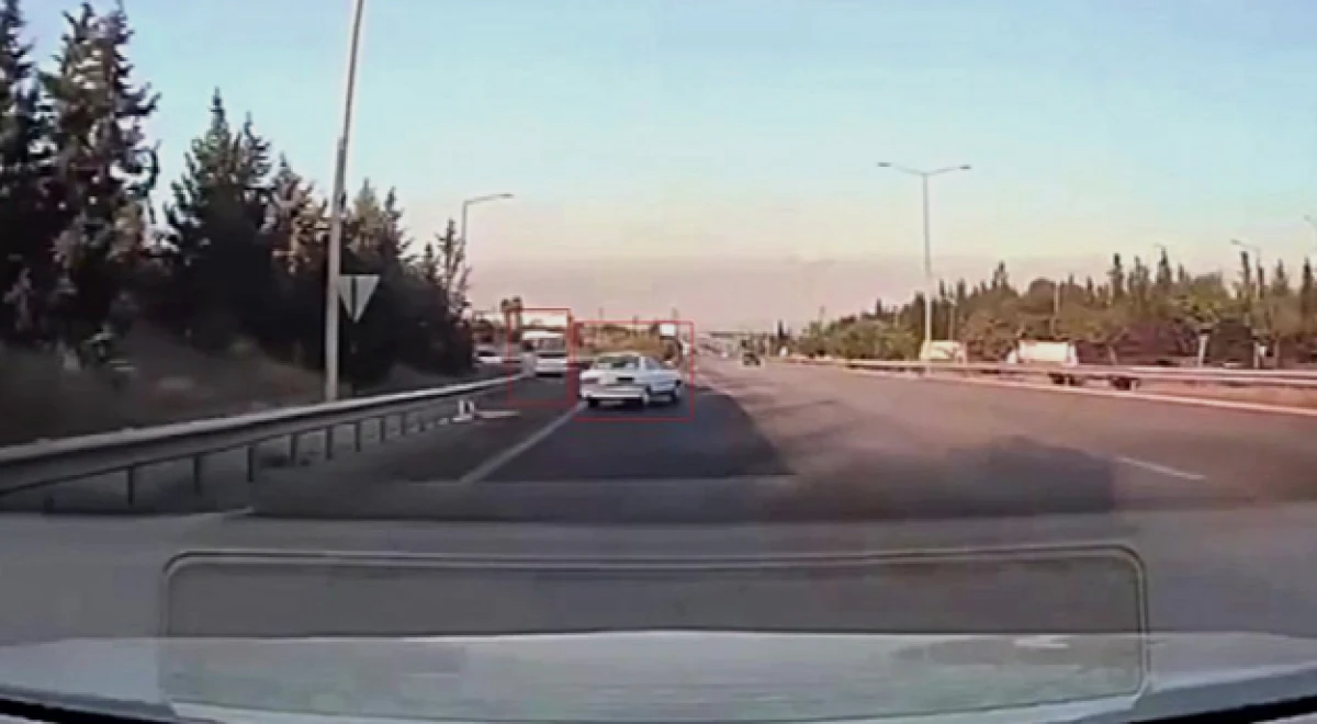 Trafik canavarı ters y&ouml;nden geldi, kazalara neden oldu