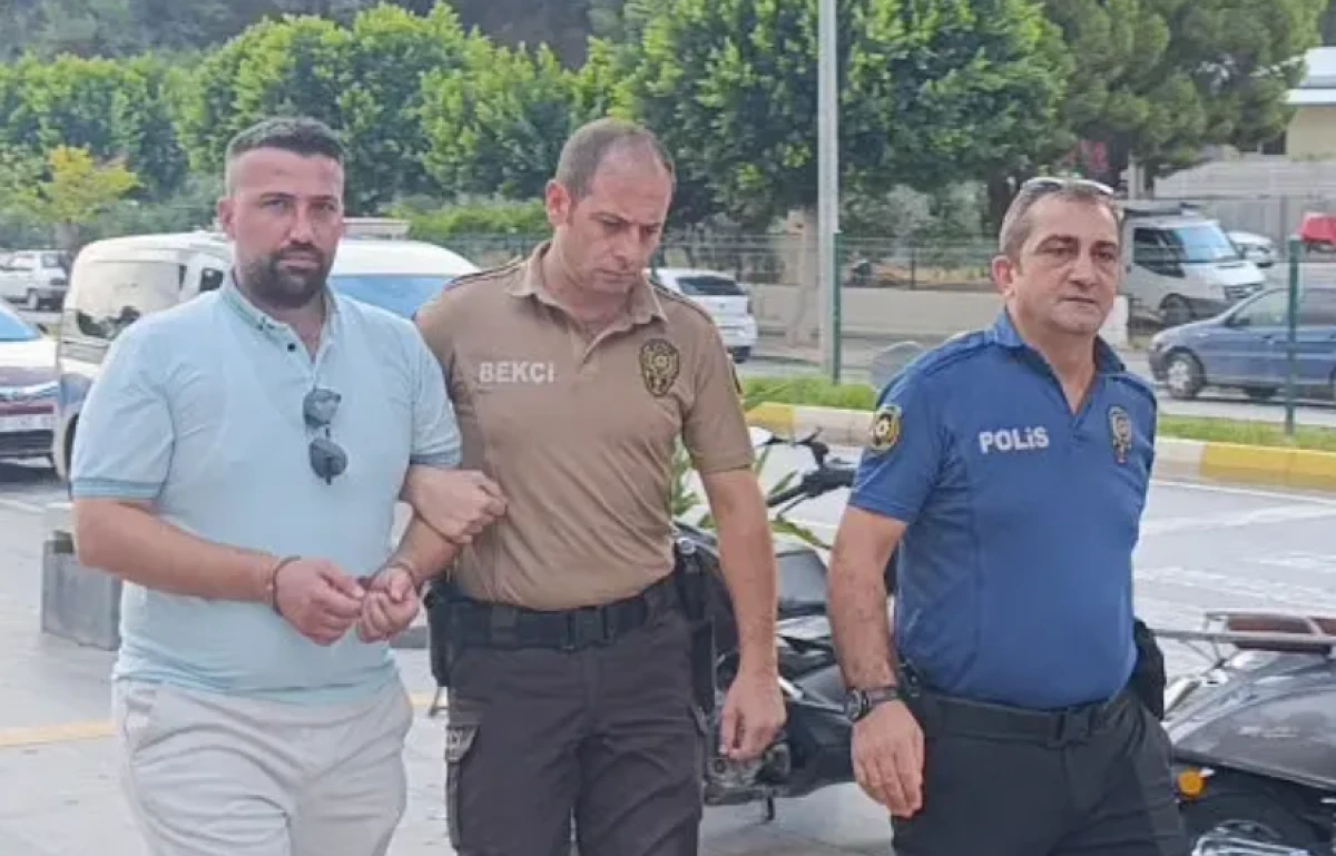 Trafik &ccedil;evirmesinde yakayı ele verdi! Cinayet ş&uuml;phelisinin ehliyeti &ouml;l&uuml;ye ait &ccedil;ıktı