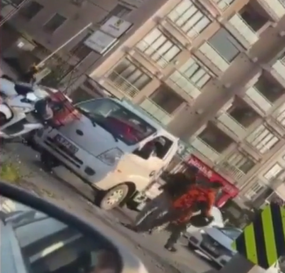 Trafik magandası kaskla dehşet sa&ccedil;tı                    