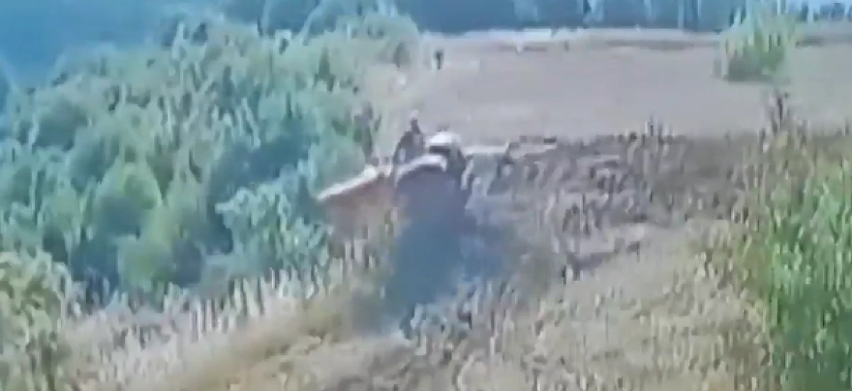 Trakt&ouml;r altında kalan &ccedil;ift&ccedil;inin hayatını kaybettiği kaza anı