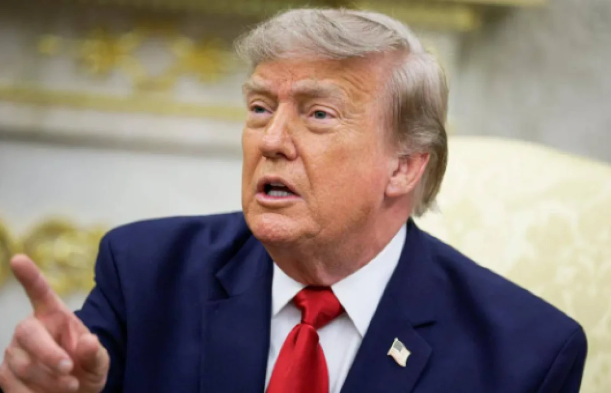 Trump'tan M&uuml;sl&uuml;man siyaset&ccedil;iye ağır hakaret: "Baştan aşağı sa&ccedil;malık zırva bir adam"