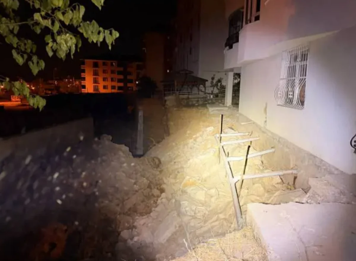 Tunceli'de hareketli gece: 5 katlı bina apar topar tahliye edildi!