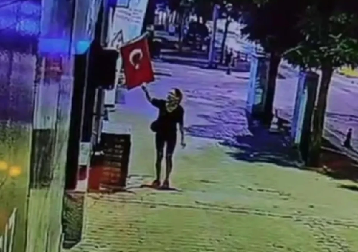 T&uuml;rk bayrağını yakan ş&uuml;pheli adliyeye sevk edildi