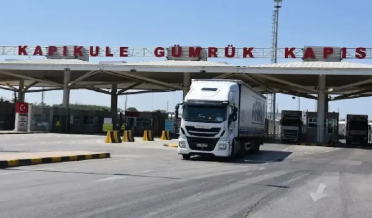 &Uuml;&ccedil; bakanlık, tır s&uuml;r&uuml;c&uuml;lerinin Schengen vizesi sorunlarını yakından takip ediyor