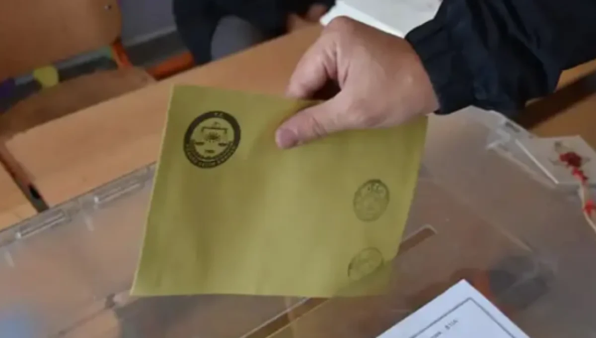 &Uuml;&ccedil; ilde se&ccedil;im heyecanı! Oy pusulasındaki sıralama belli oldu
