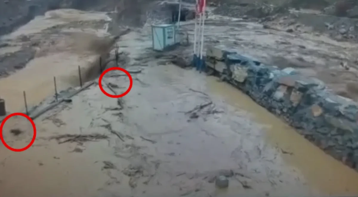 Uludere'de sel sularından saniyelerle kurtuldu          