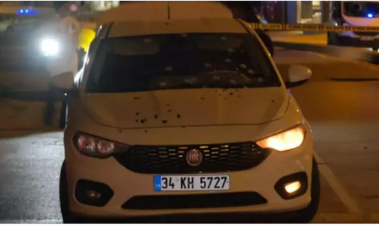 Ümraniye'de trafik ışıklarında duran otomobile silahlı saldırı  