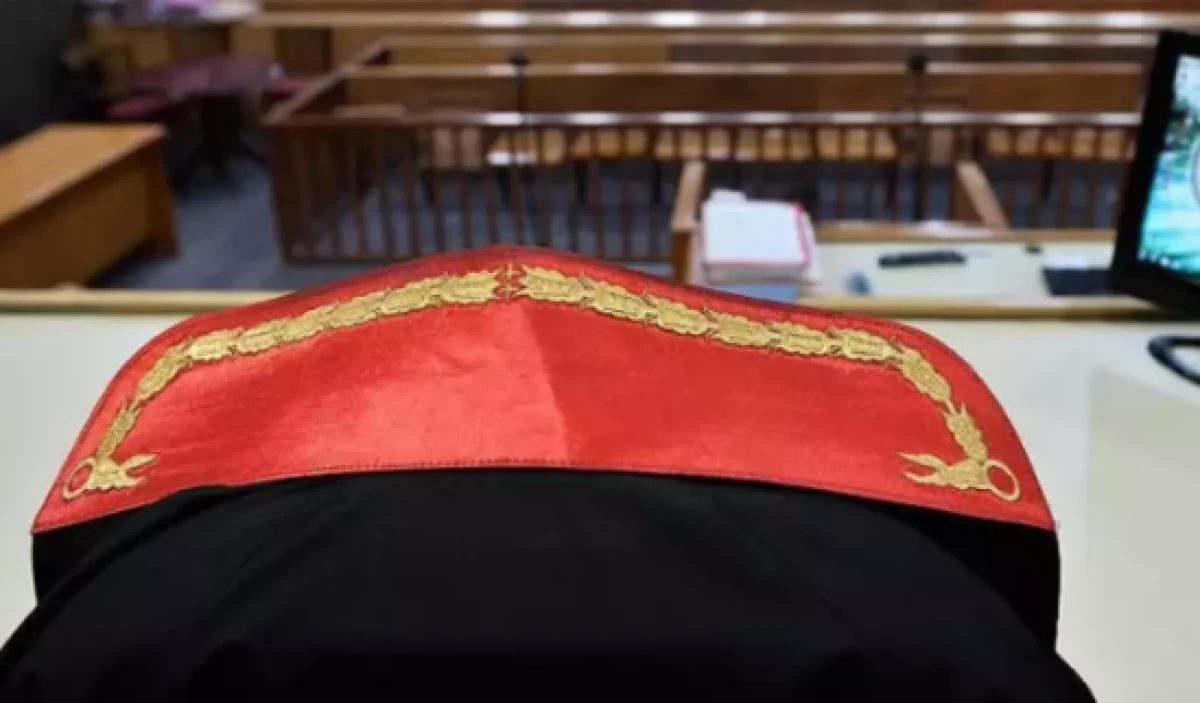 &Uuml;niversitede sahte diploma skandalı! Bir kişi tutuklandı 