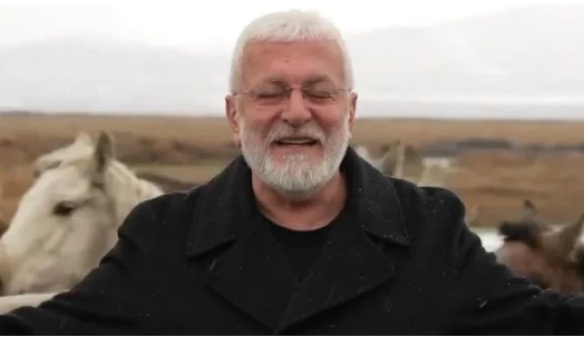 &Uuml;nl&uuml; şarkıcıdan k&ouml;t&uuml; haber! Kaza ge&ccedil;irdi 