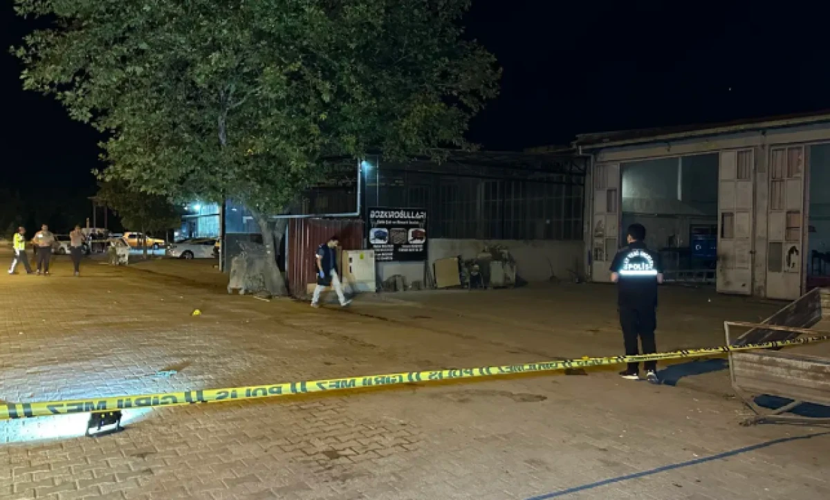 Uşak'ta iki esnaf arasındaki tartışma silahlı kavgaya d&ouml;n&uuml;şt&uuml;.