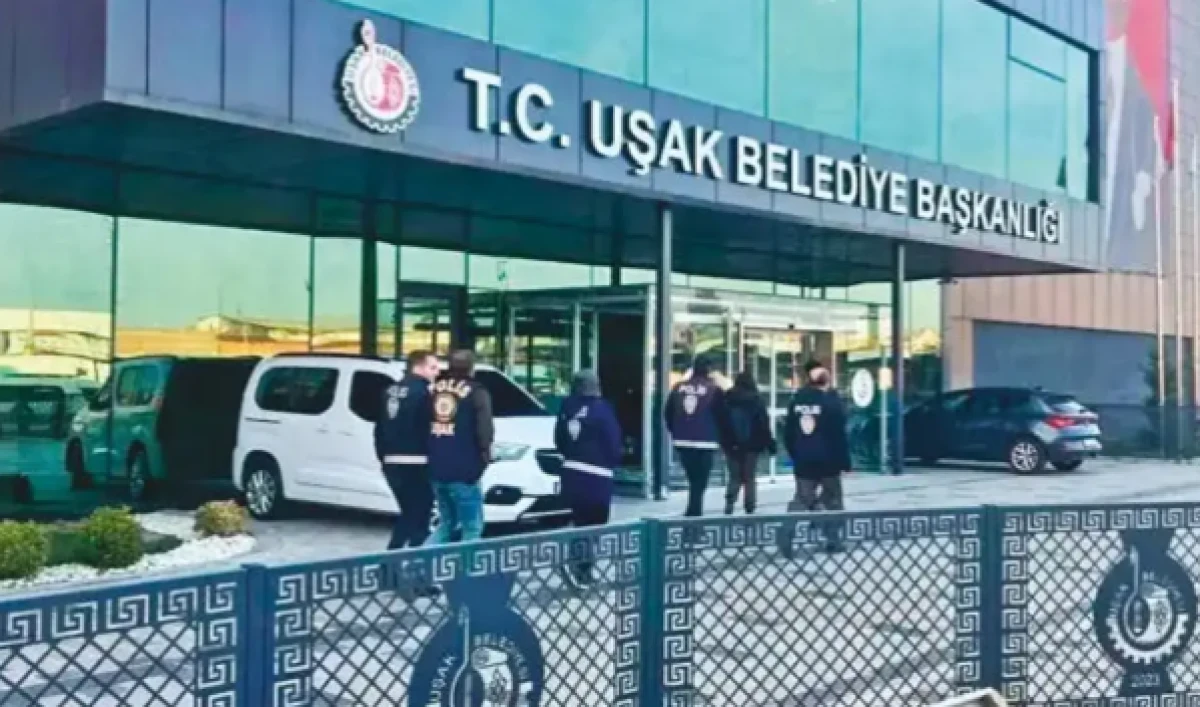 Uşak'ta skandallar bitmiyor: Belediyede maaş, &ouml;zel işletmede mesai iddiası