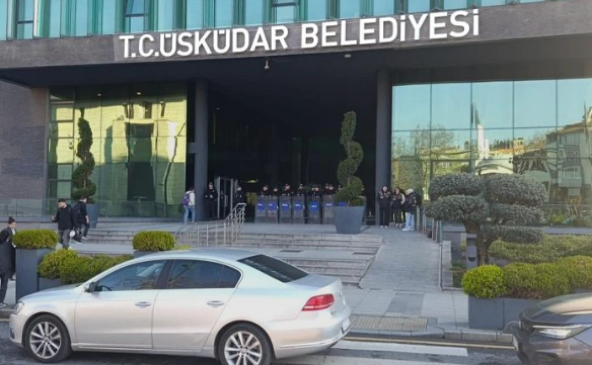 &Uuml;sk&uuml;dar Belediyesi'ne 2. dalga operasyon! &Ccedil;ok sayıda g&ouml;zaltı
