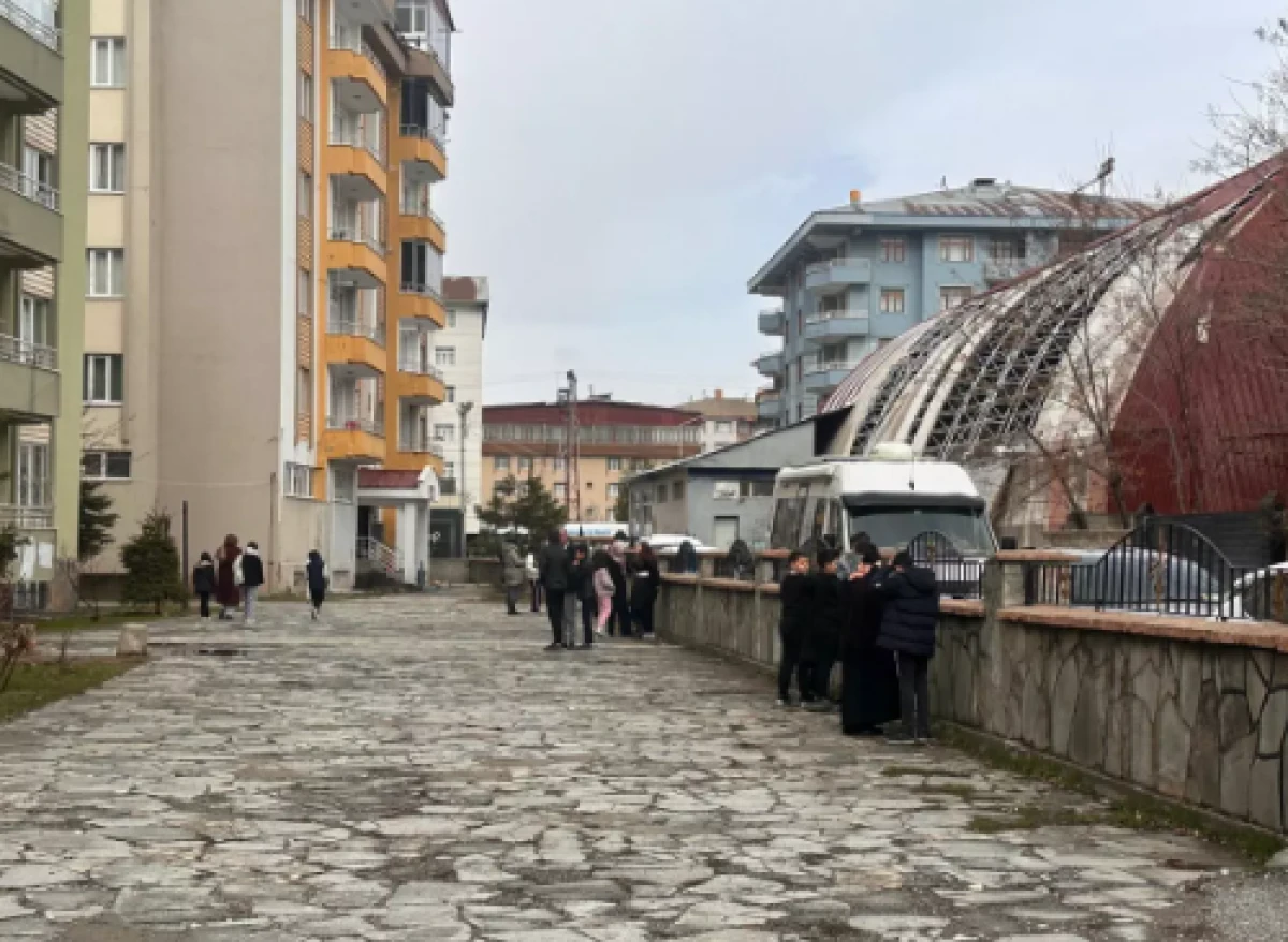 Van'da 5.2 b&uuml;y&uuml;kl&uuml;ğ&uuml;nde deprem                      