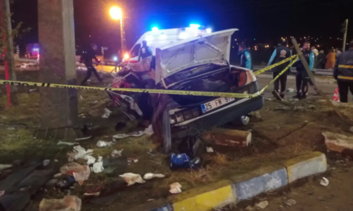 Van'da TIR ile otomobil &ccedil;arpıştı: 1 &ouml;l&uuml;, 4 yaralı
