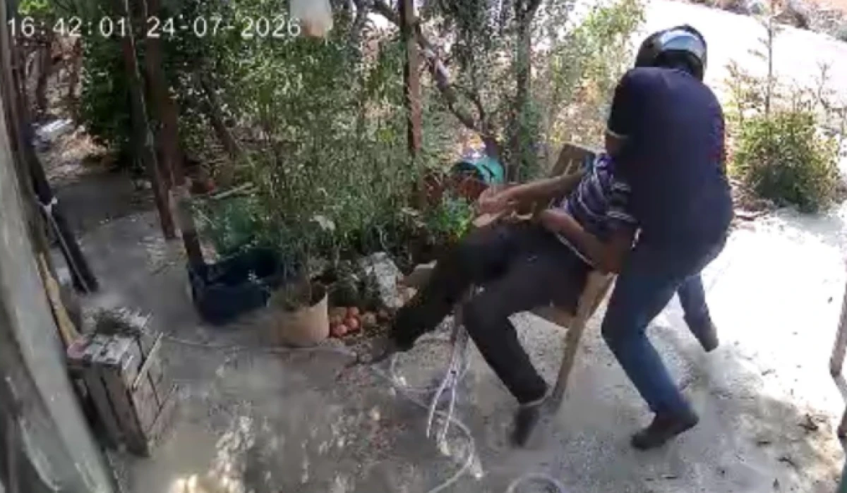Yaşlı adamın boynunu kırmaya &ccedil;alışıp, feci şekilde darbeden saldırgan tutuklandı