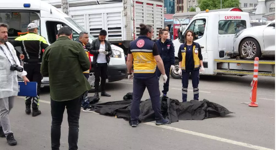 Yaya geçidinden geçmek isterken feci şekilde can verdi 