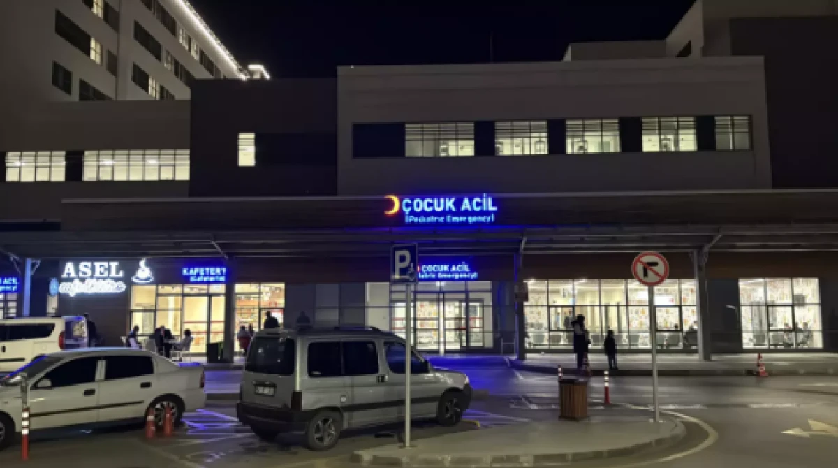 Yeni doğan bebeği poşet içinde apartman boşluğuna attılar 