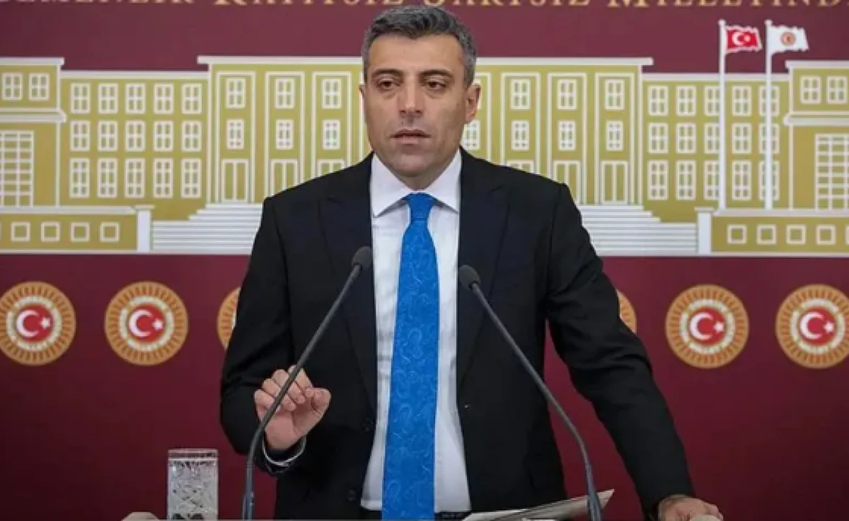 Yeni Parti'de kriz! G&ouml;r&uuml;şmeyi bitiren talep! &Ouml;zg&uuml;r &Ouml;zel inanamadı 'Beni aday yapın'