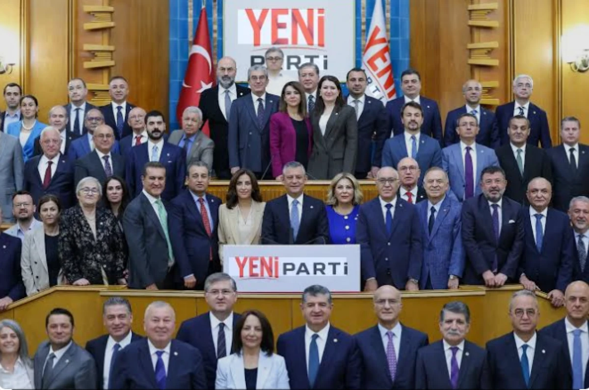 YENİ Parti'de &ouml;rg&uuml;tlenme başladı: İlk kurultay Ekim ayında