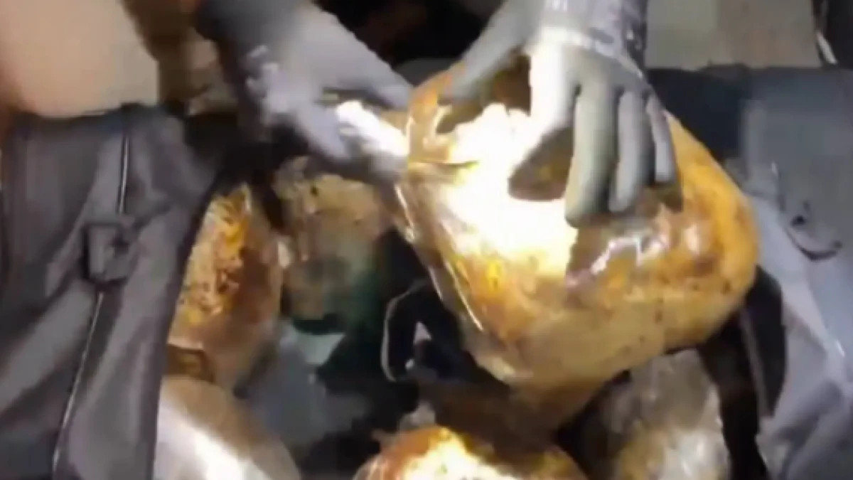Yolcu otob&uuml;s&uuml;nde ele ge&ccedil;irildi! Tam 39 kilo 700 gram