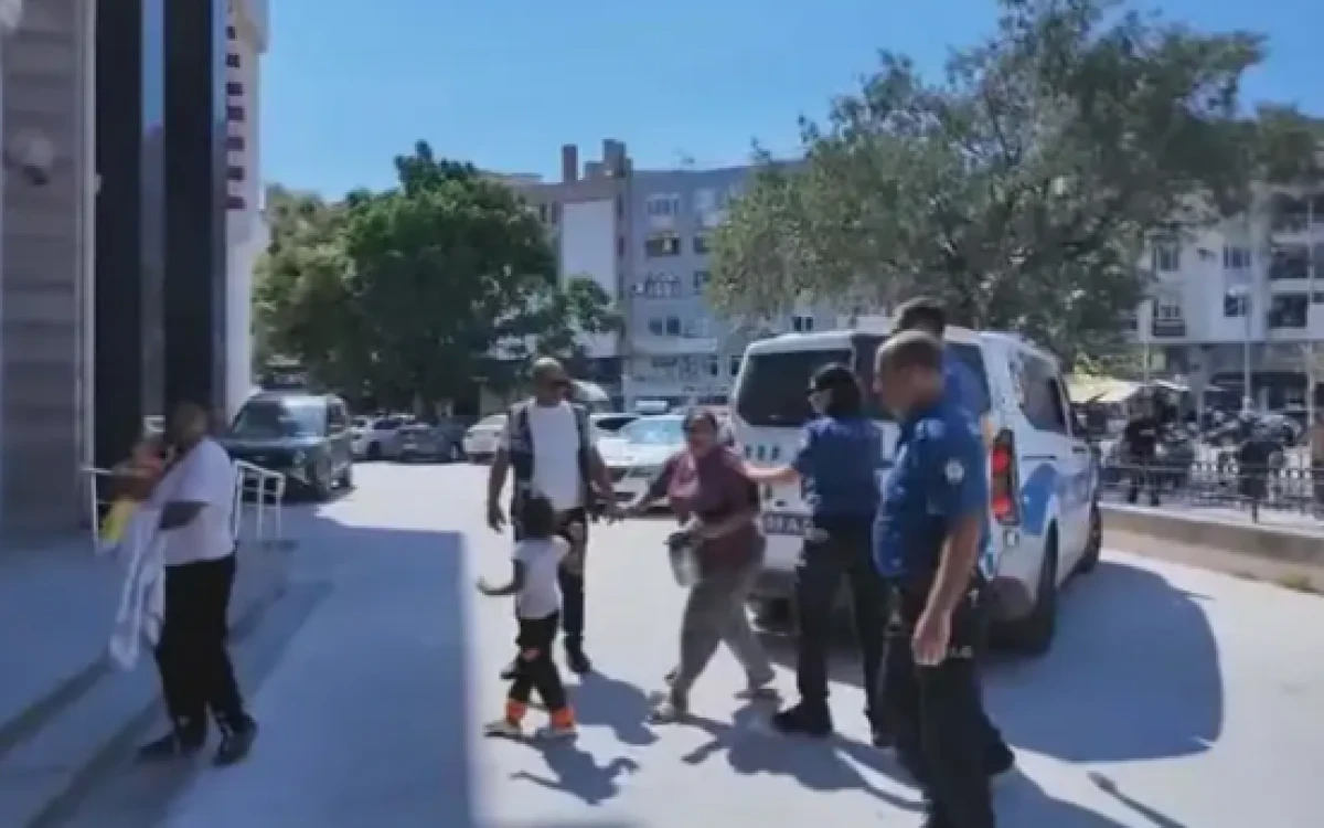 Zabıta memurunu darbeden dilenci 2 kadın tutuklandı