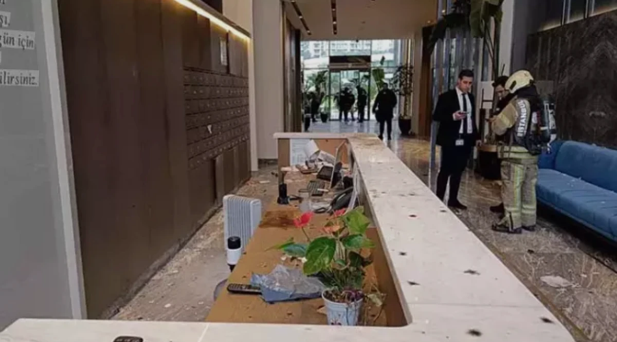 Zeytinburnu'nda siteye getirilen kargo paketi patladı!  