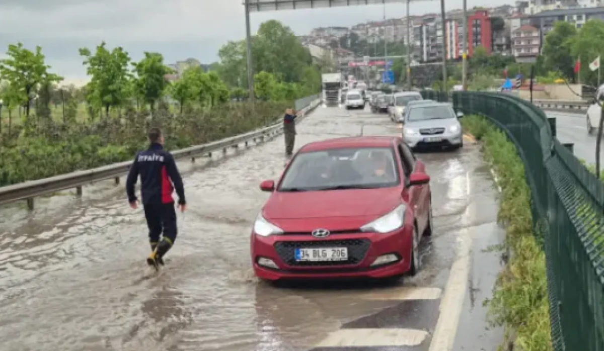 Zonguldak-İstanbul kara yolu su ile doldu, ulaşım durdu! Tahliye ediliyor