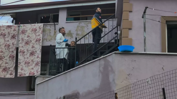 Zonguldak'ta bir evde çocuklar annelerini ölü buldu